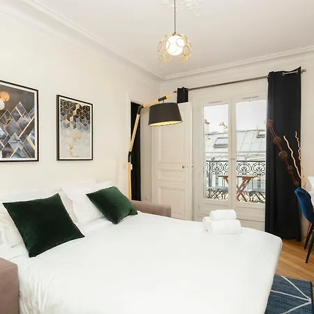 Notre-dame - 1br With Balcony - Cityapartmentstay Apartmán