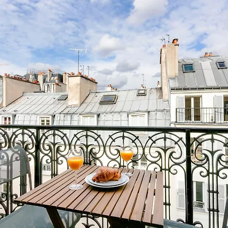 Notre-dame - 1br With Balcony - Cityapartmentstay *